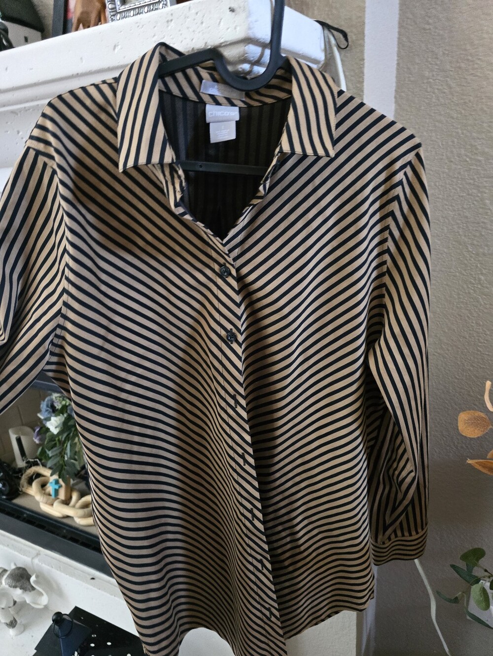 Chico's Black and Tan Diagonal Stripe Button-Down Shirt Size 1 (MEDIUM)